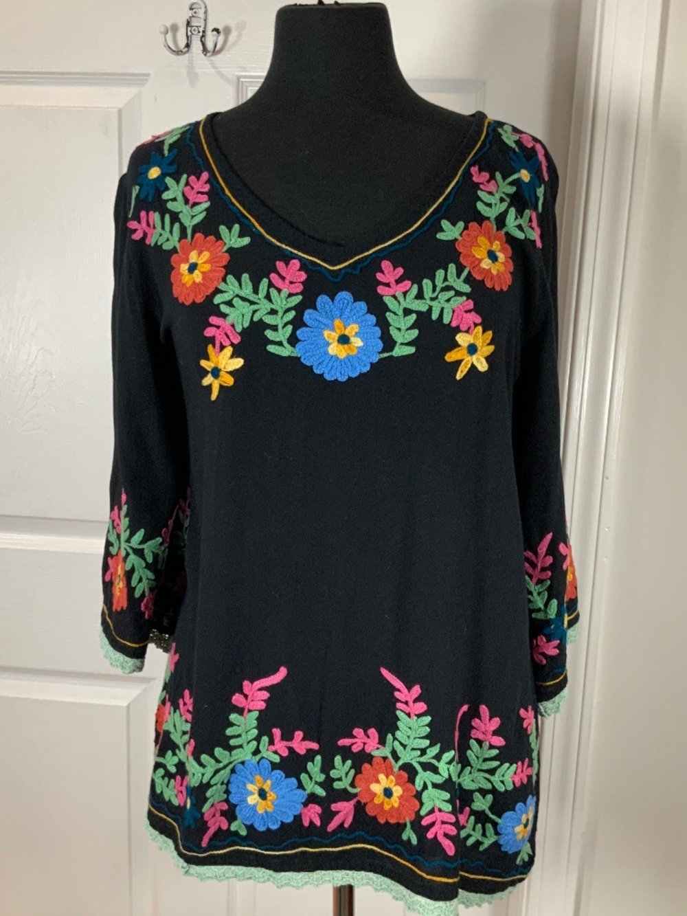 Embroidered Floral Black Boho Tunic Mexican Peasant Festival Top Size S/M